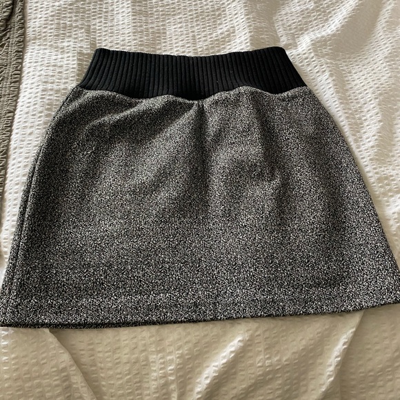 Club Monaco grey/black mini skirt, wool blend. - Picture 3 of 5